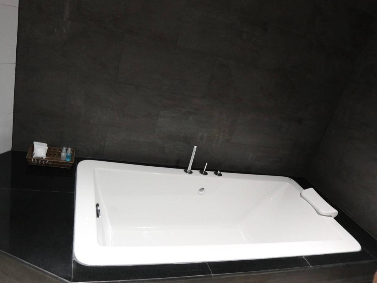 Srilamduan Hotel Sisaket Екстериор снимка