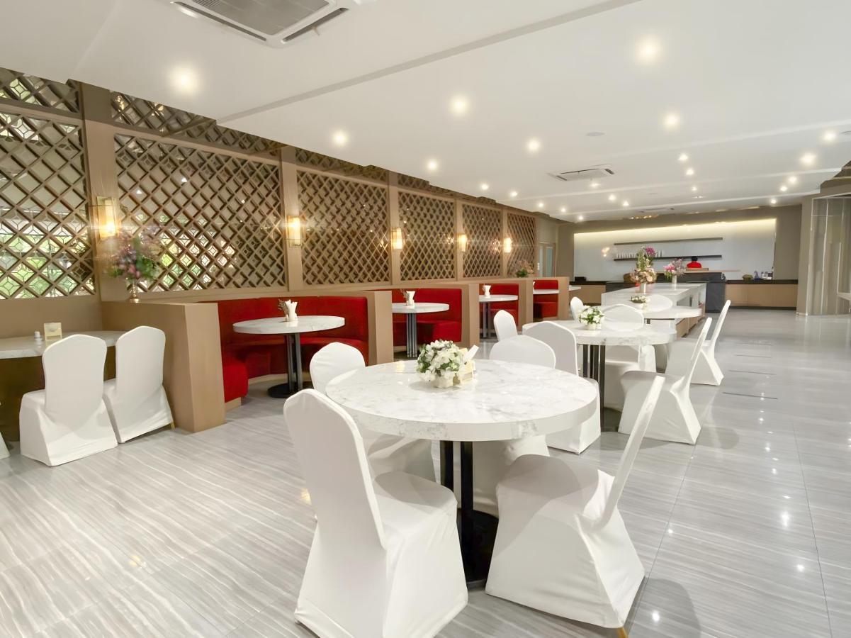 Srilamduan Hotel Sisaket Екстериор снимка