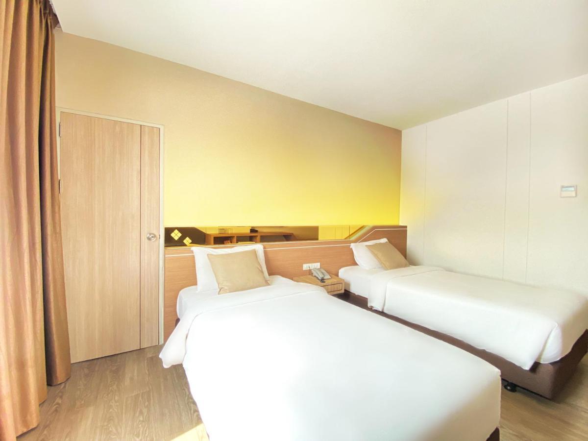 Srilamduan Hotel Sisaket Екстериор снимка