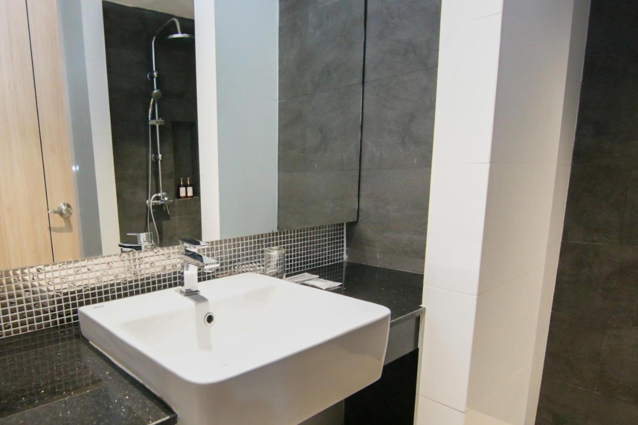 Srilamduan Hotel Sisaket Екстериор снимка