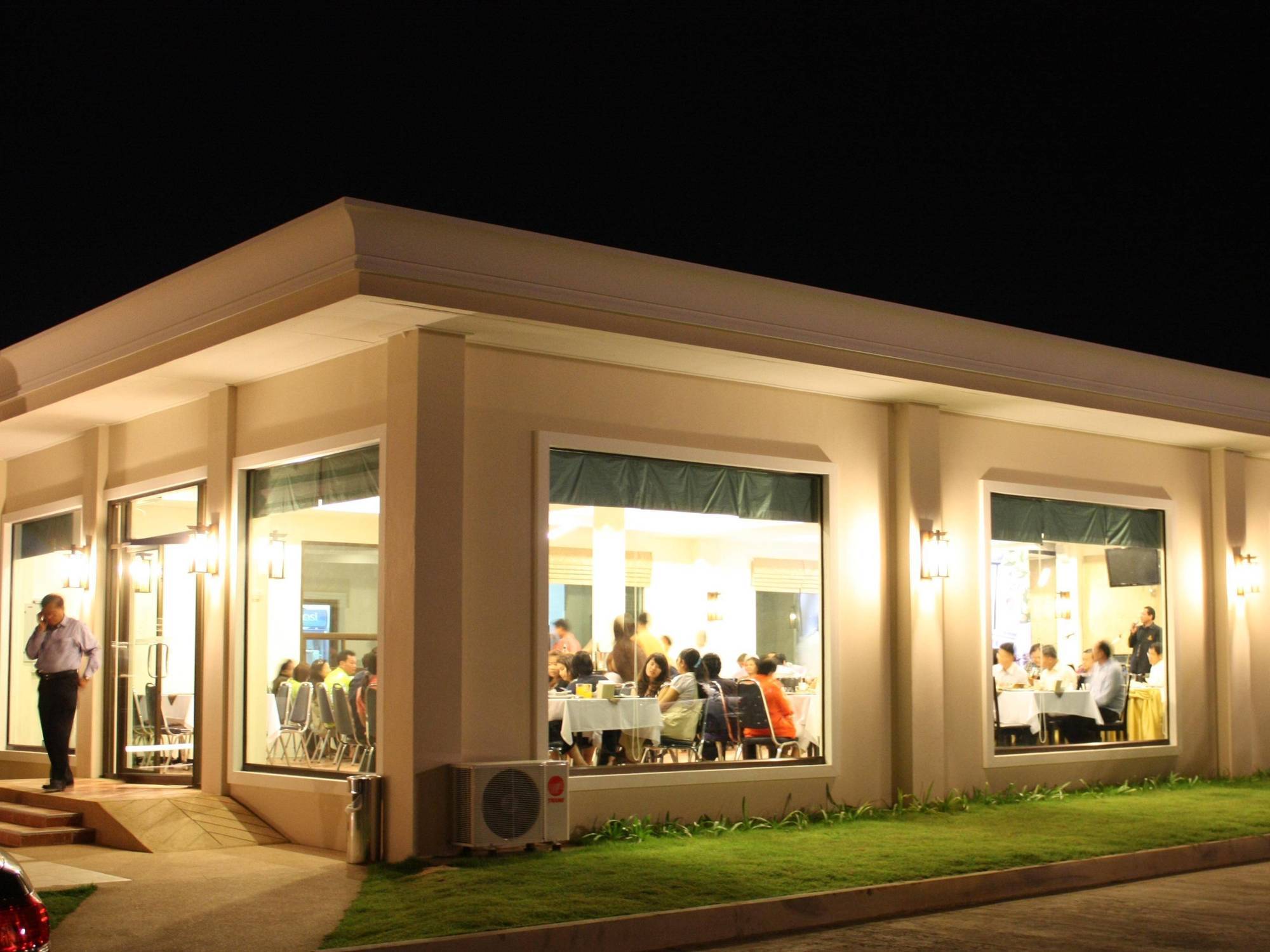 Srilamduan Hotel Sisaket Екстериор снимка