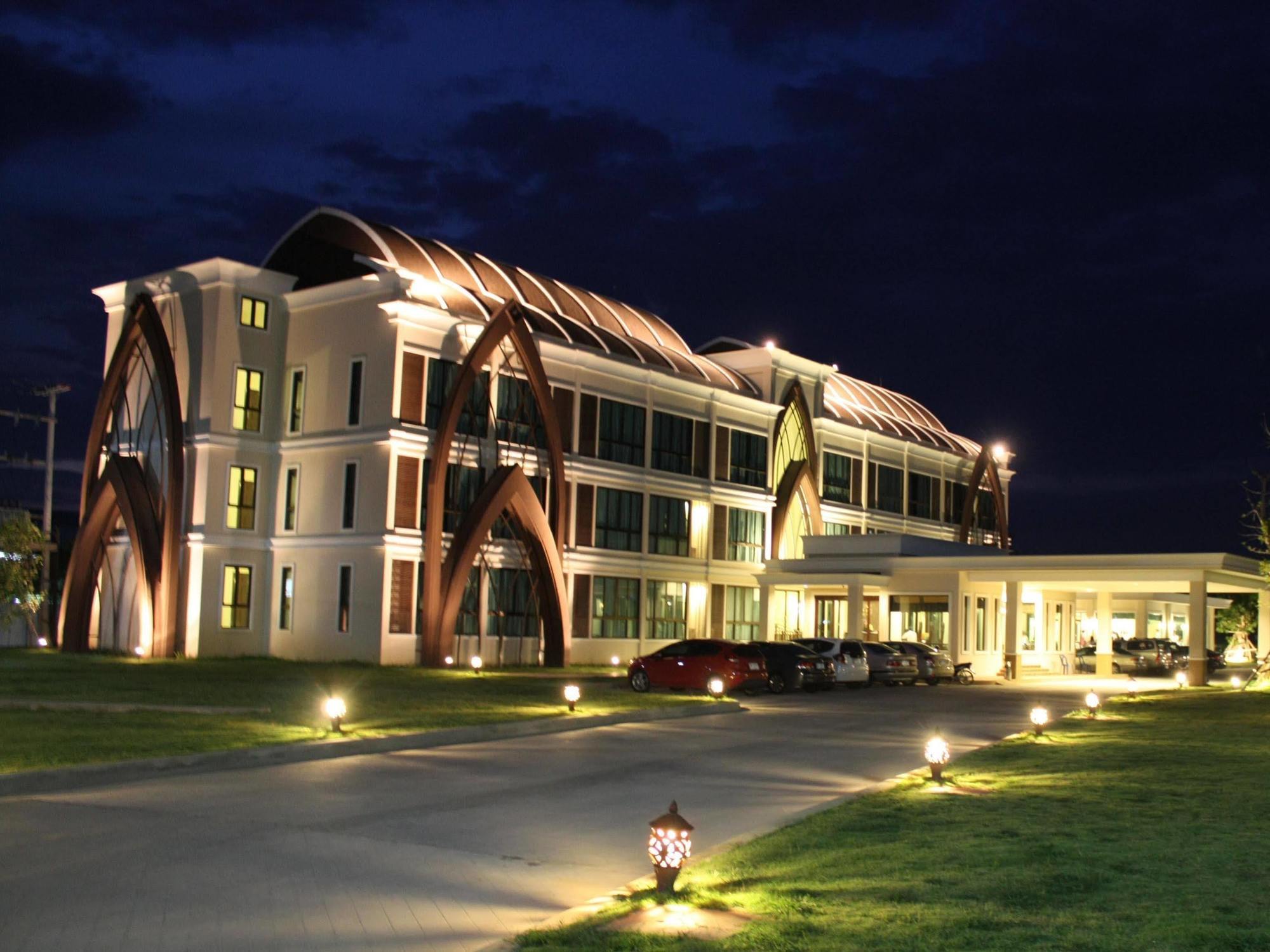 Srilamduan Hotel Sisaket Екстериор снимка